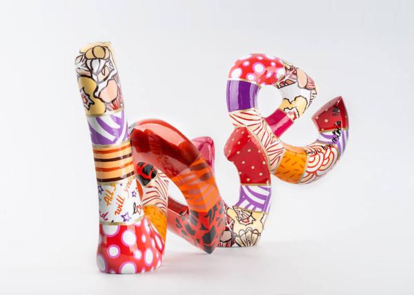 Carta de amor contemporânea moderna Escultura de fibra de vidro ao ar livre Colorida