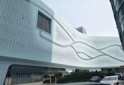 Muralha de cortina de alumínio moderno com cores personalizáveis e isolamento sonoro superior