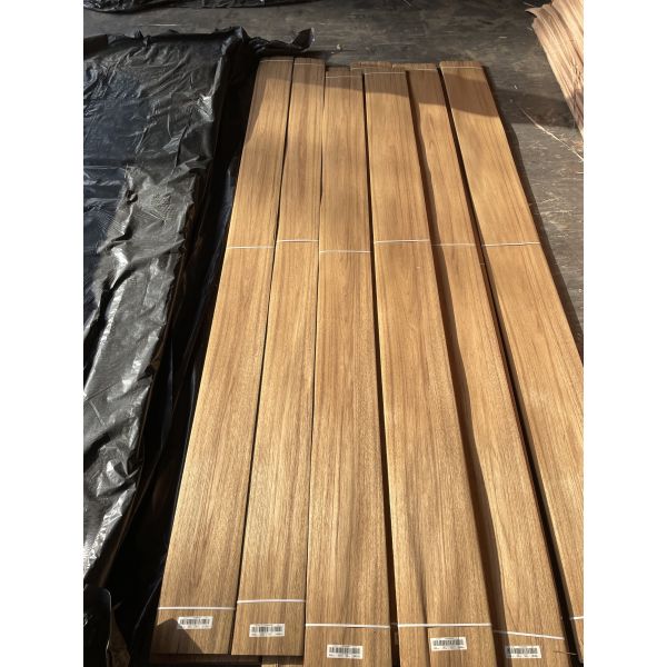 Veneur de bois de teck birman pour meubles haut de gamme