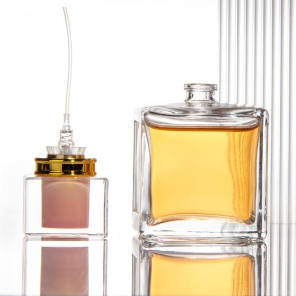 OEM Fabrique de conception de luxe carré Spray naturel bouteille de parfum de cristal