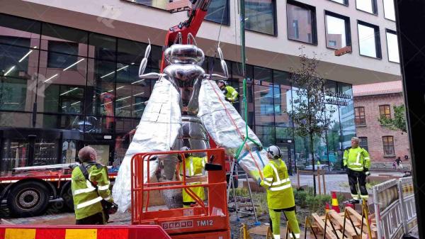 Mirror Polished Stainless Steel Bee Sculpture For Outdoor Decoration