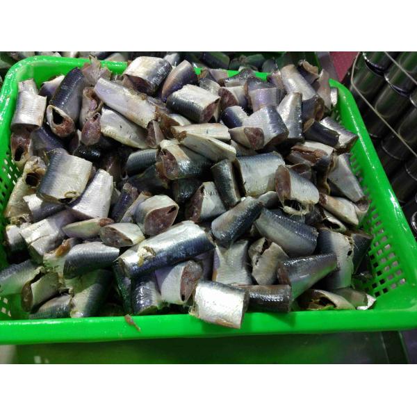 Законсервированные сардины в томатном соусе, легкие открытые сардины упакованные в воде