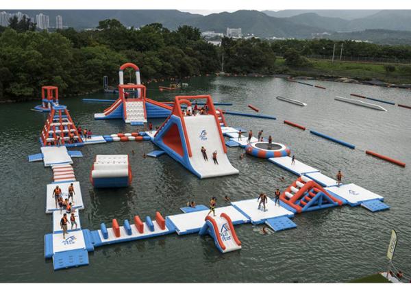 Parque inflável comercial da água para a resistência da chama do recurso do divertimento