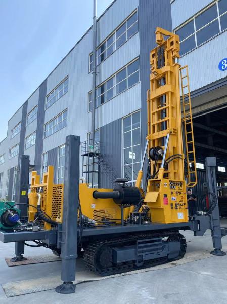 Vitesse de levage rapide de 33 m/min, longueur de tige de forage de 6 m, foreuse sur chenilles pour puits d'eau.