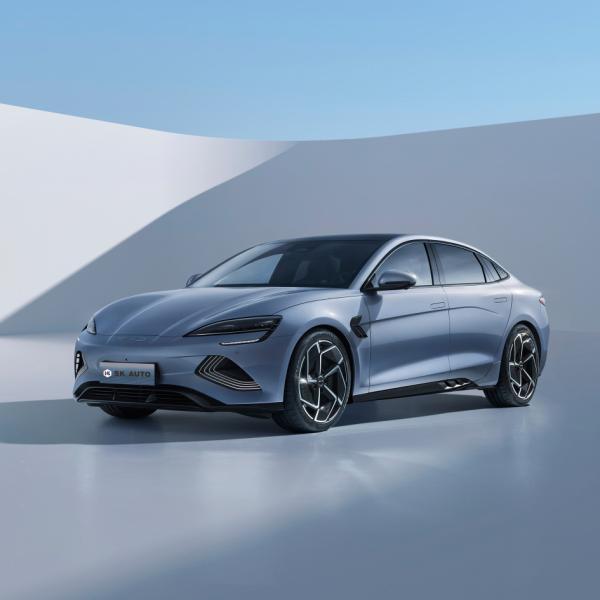 Os sedanes elétricos do SELO EV de BYD 650km quatro rodas conduzem o veículo elétrico superior