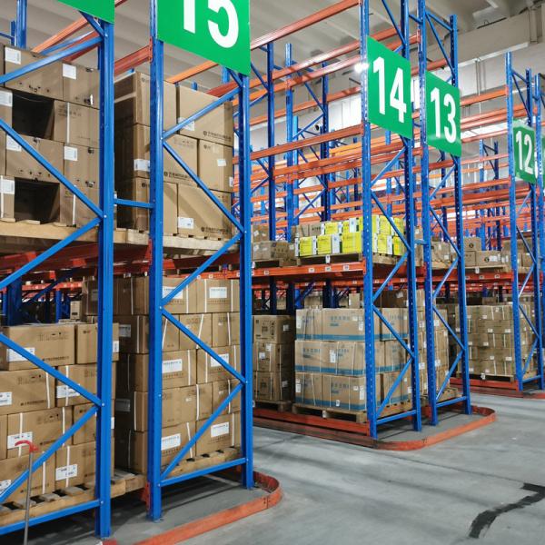 Steel Construction VNA Very Narrow Aisle Racking 1600mm-2000mm For High Density Storage