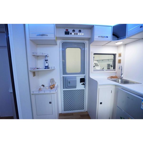 2-6 pessoas do reboque de alumínio do curso da roulotte da fibra de vidro dos reboques do curso com banheiro