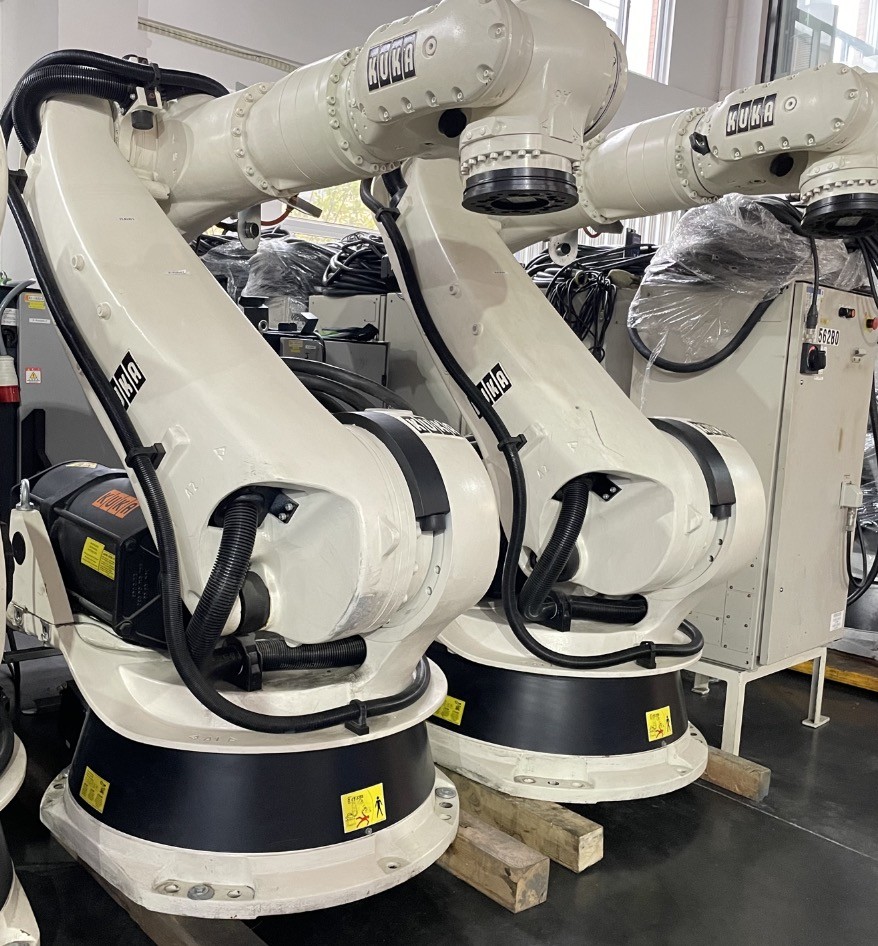 Роботы KR150-2 2000 Kuka монтажа на поле промышленные используемые