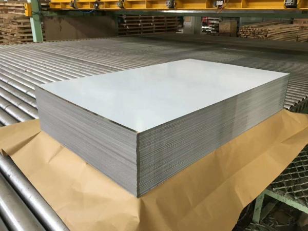 O tipo 441 lustrou propriedades materiais da chapa metálica 1,4509 de aço inoxidável