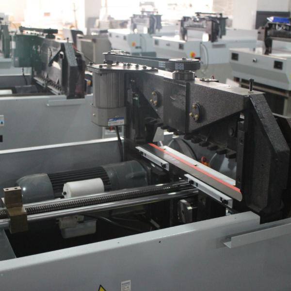 Máquina de corte automática do papel da guilhotina com tela táctil