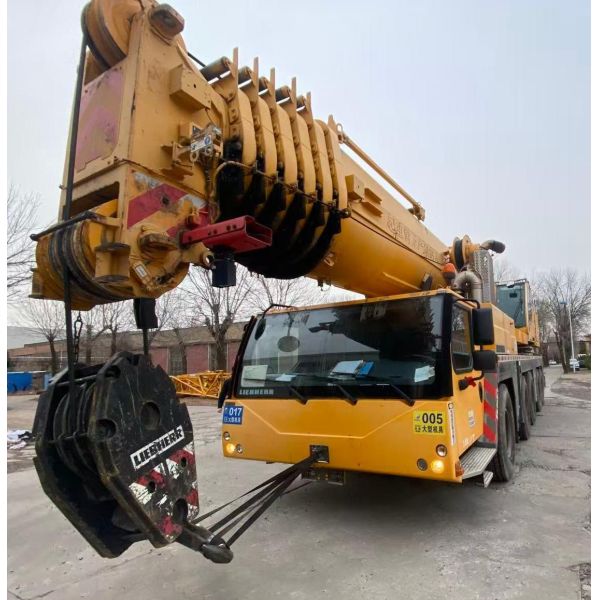 Liebherr LTM1200-5.1 (200-ton) all-terrain crane, 2016Model