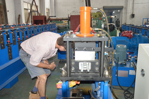 1mm Galvanized Coils Stud and Track Roll Forming Machine Chain Transmission