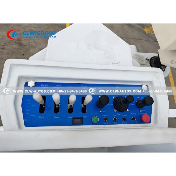 HOWO 18m Insulated Boom Aerial Work Platform Truck with 45kV Insulation Handling Jib