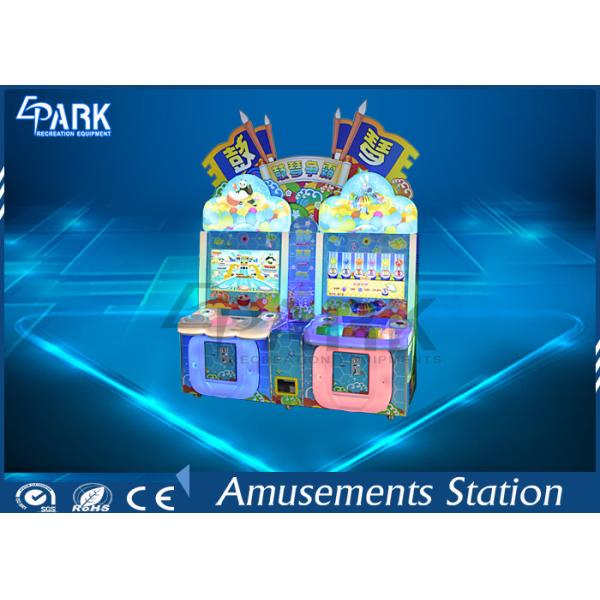 Le tambour CONTRE la musique de piano s'asseyent la conception de mode d