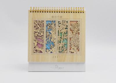 Torne ôca para fora a base dobrável do cartão do calendário de mesa do escritório e a espiral do ouro