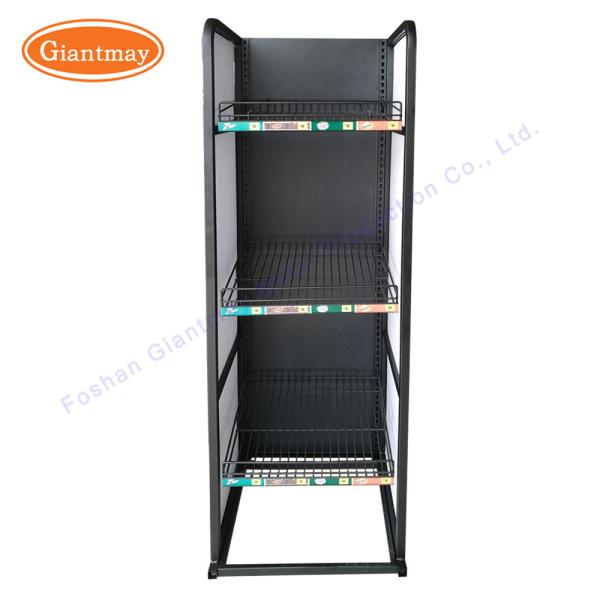 Выставочная витрина корзины конфеты картофельных чипсов розничного магазина