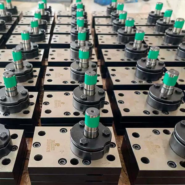 High Precision Metering Pump (12~35cc/r) for Polyurethane Foaming & PUR Hot Melt Adhesive