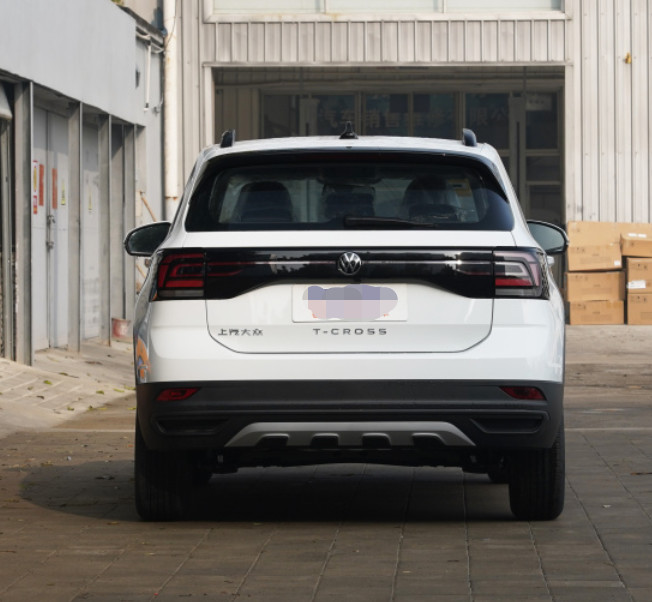 Автомобиль версии 1.5L 113HP L4 T-креста 2023 1.5L ручной Fengshang VW с турбонаддувом