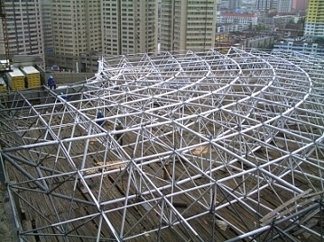 Ферменная конструкция 100m рамки космоса наклона 3D S235JR Multi для конструкции ангара самолета