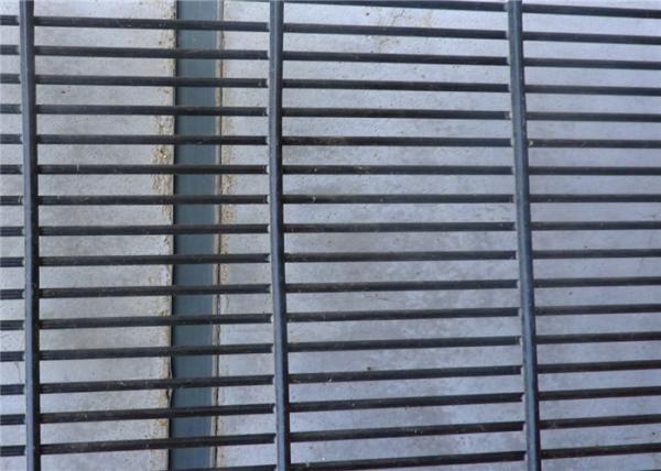 A cerca galvanizada exterior da malha soldada do fio almofada bens para a construção