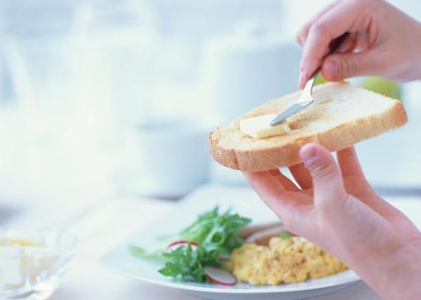 Em alimentos ou cosméticos Monoglicerídeos destilados Gliceril monostearato GMS Cas 123-94-4