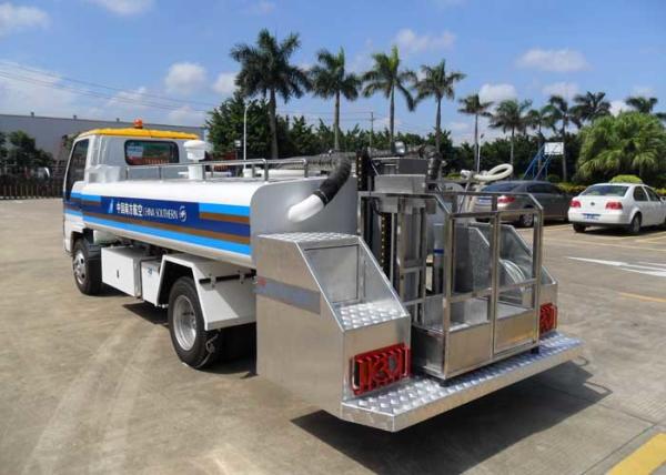 70 KM/H 4000L portable toilet truck