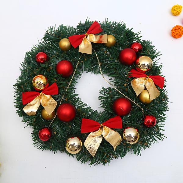 Plush Cloth and Plastic Christmas Pinecone Wreath for Outdoor Christmas Decorations