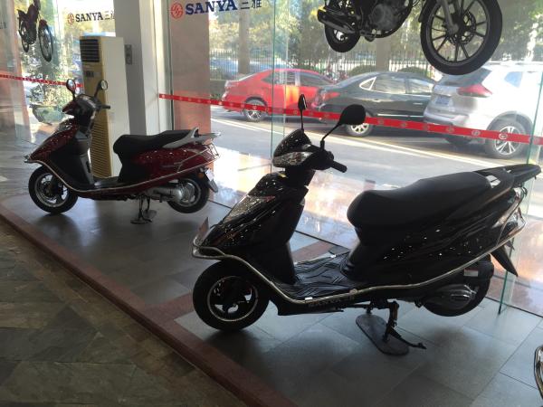 Black Color Gas Motor Scooter Gasoline Eletric Start 100CC 125CC Model 152QMI Engine