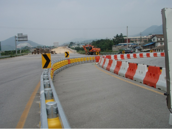 Roadway Traffic Safety EVA Buckets Rolling Barrier Guardrail Anti Crash