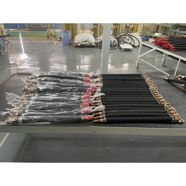 Heat Resistant Red Copper Secondary Welding Cable 200mm 3m Kickless Cooling
