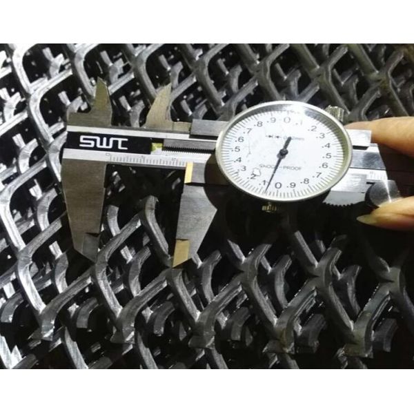 Black Expanded Metal Mesh Sheet For Wall Reinforcement 1.22*2.44m