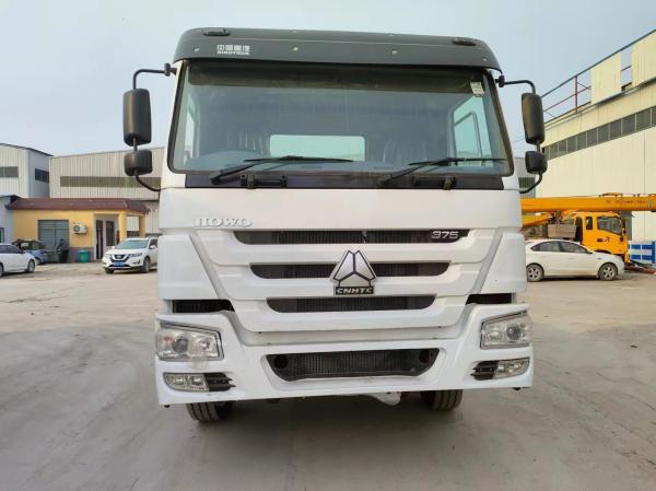 Right-Hand Drive Sinotruk Tractor Truck 6*4 White Color 6800*2496*2950mm Seats ≤5
