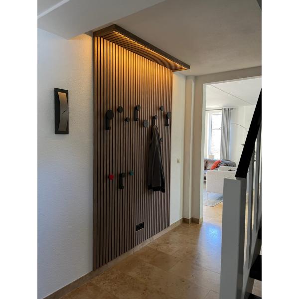 Modern Wooden Wall Slat Panels Soundproof Wall Panels With Stripes Pattern