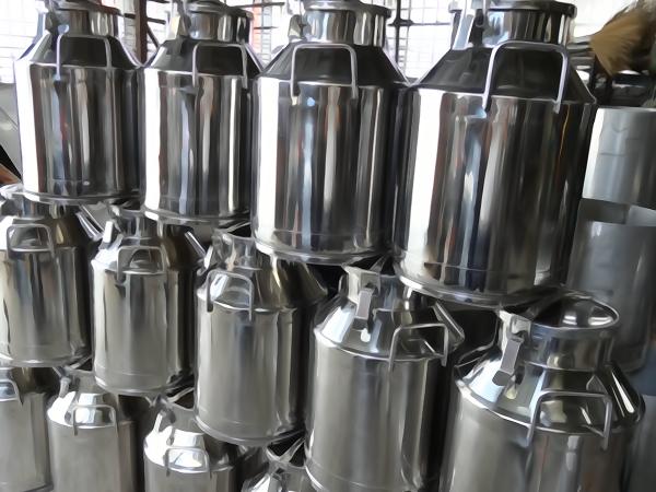 Duração de vida útil Churn de leite de aço inoxidável com design de tampa