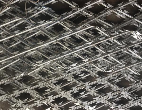 Cheap Galvanized Welded bto22 100mm x 200mm Razor Wire Mesh Protective Fence