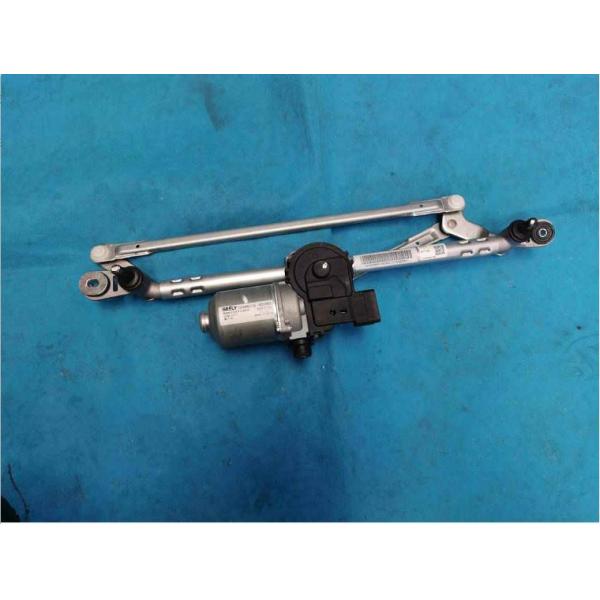 Geely Geometry Um motor de limpador de prata de liga com haste de ligação é usado para acionar o braço do limpador