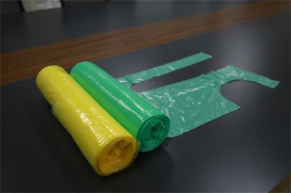 Disposable Aprons On  a Roll Economy PE  Aprons On a Roll  Red