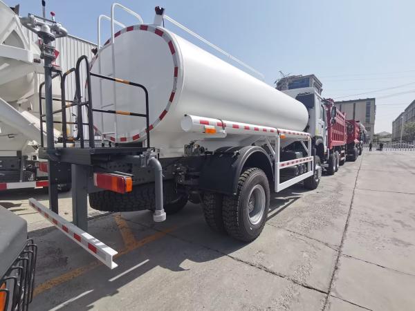 HOWO SINOTRUK Caminhão de tanque de água 300HP com função de lavagem de alta pressão