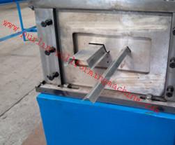 Petit pain de plafond de toit de la Manche de Furring formant la machine pour le contrôle léger de PLC de botte de l'acier C