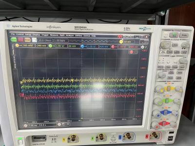 Infinium Agilent Keysight MSO9404A Osciloscópio de sinal misto 4GHz com exibição XGA de 15'