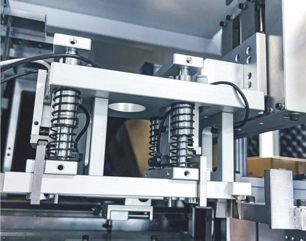 High Accuracy Cutting And Molding Machinery For Making Semiconductors