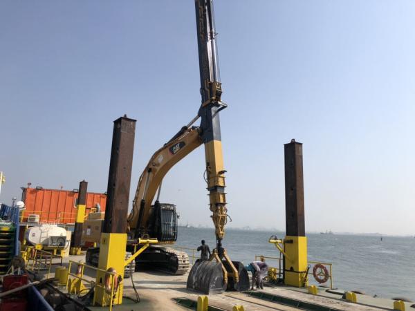 Hydraulic 20-50 Ton Excavator Attachment Telescopic Arm