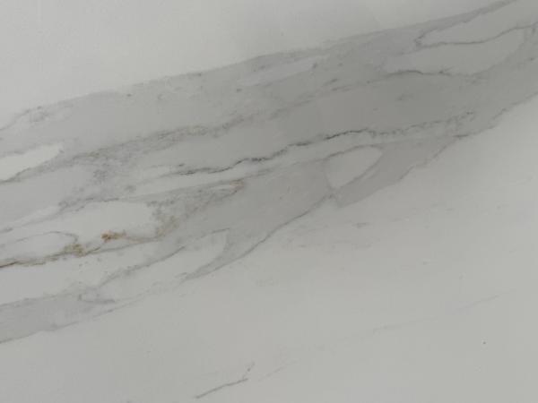 OLK7063 New Style Calacatta With Natural Grain Pattern Book Match Quartz Surface