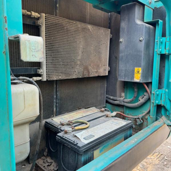 Second Hand Kobelco SK260 Excavator with Soft Steel Design and Overall Strong Power