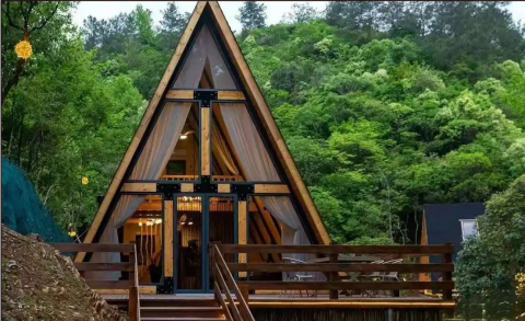 Luxurious Small Prefab Triangle House Waterproof Mobile Container Accommodation Steel Material for Hotels