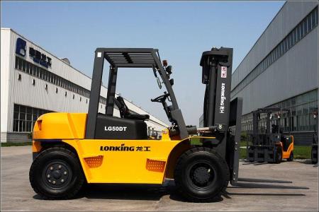 Твердая машина прессы автошины грузоподъемника