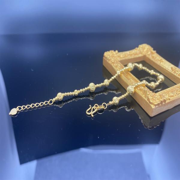 Lujoso brazalete de corazón de oro amarillo de 18K