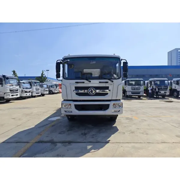 Cost-Effictive Dong Feng 4X2 Sprinkler Truck for Export