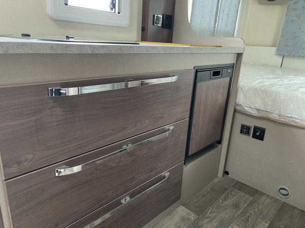Luxury Rv Off Road Camper Motorhome Battery Powered Trailer Complete Living Equipment