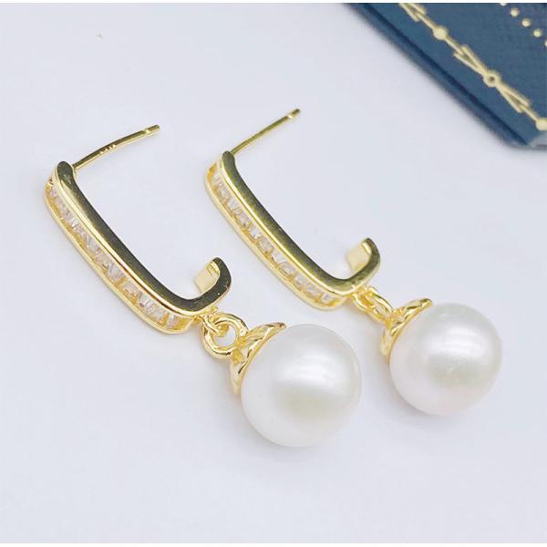 Elegant Earring for Women Gold Color with Big Round Pearl Earring Classic Jewelry Valentine's Day Gift Pearl Earring
